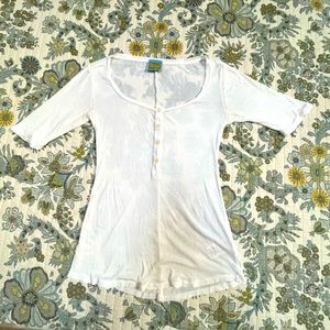 FREE w/ $20 PURCHASE C&C California soft white ribbed tee M